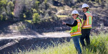 KJ_oroville_1174_03_22_18 Workers survey outdoor job site